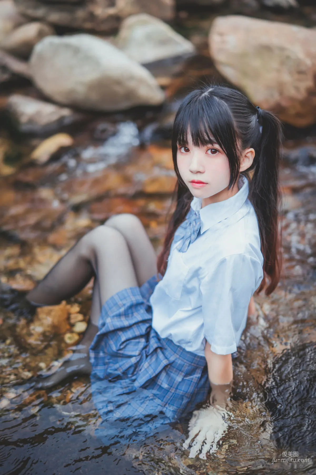 桜桃喵《校服少女COSPLAY濕身系列》 [蘿莉COS] 寫真集 20