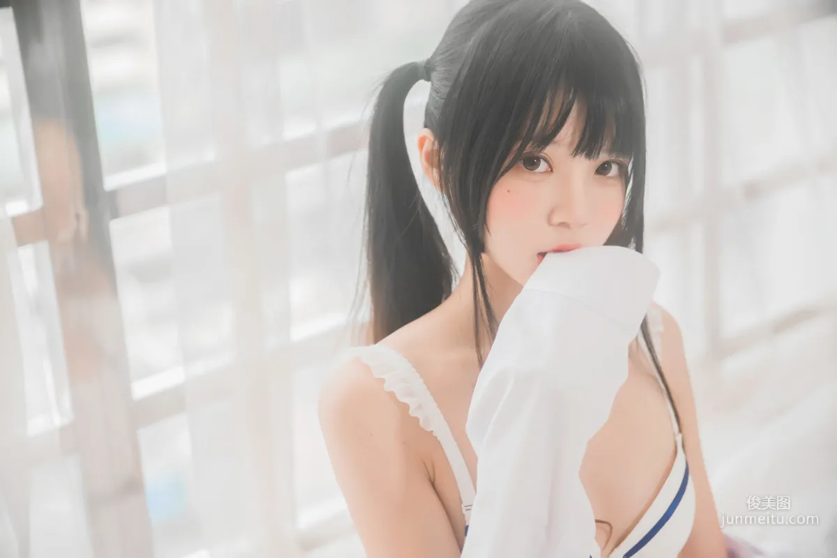 桜桃喵 《白衬衫双马尾》 [萝莉COS] 写真集36