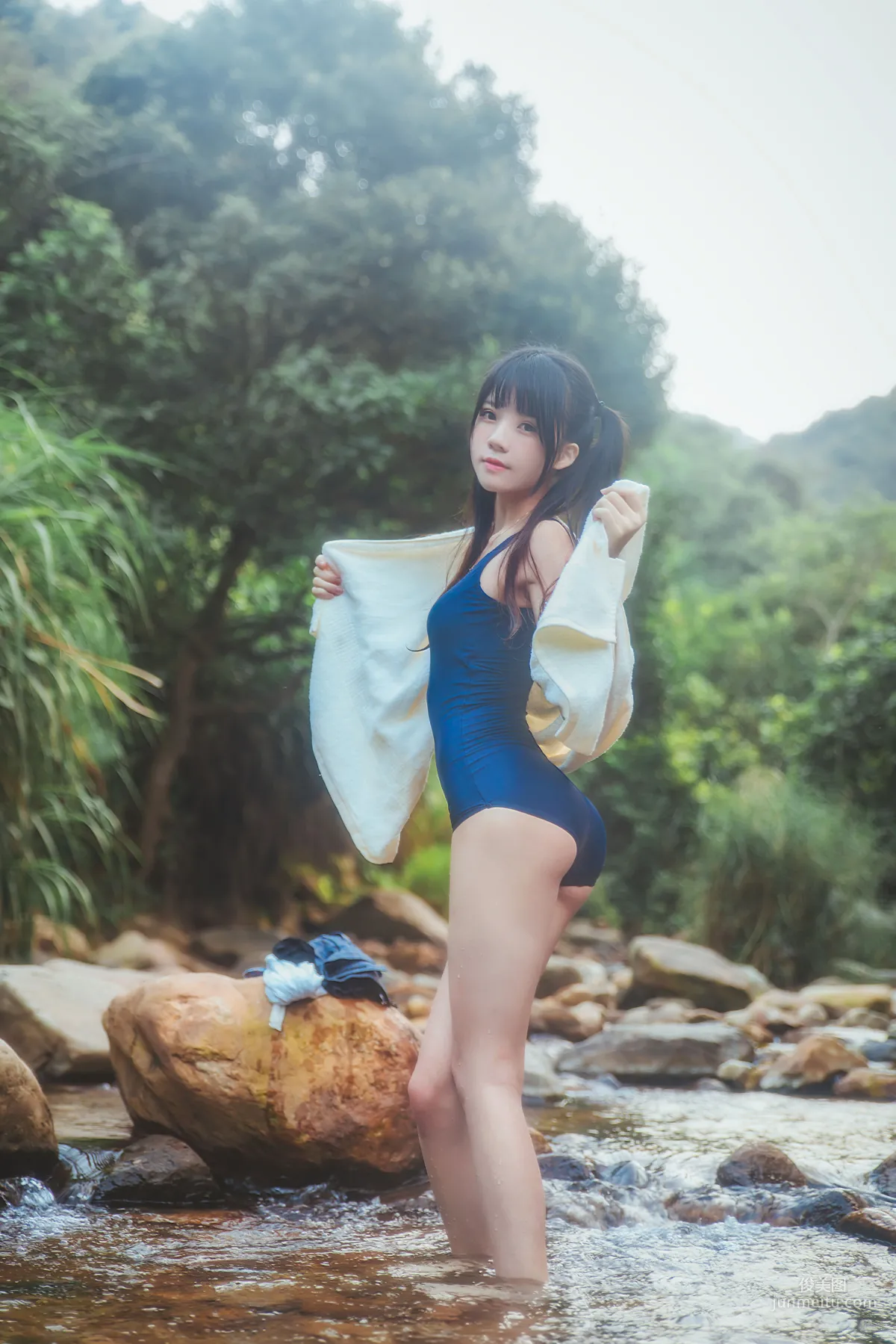 桜桃喵《校服少女COSPLAY濕身系列》 [蘿莉COS] 寫真集 36