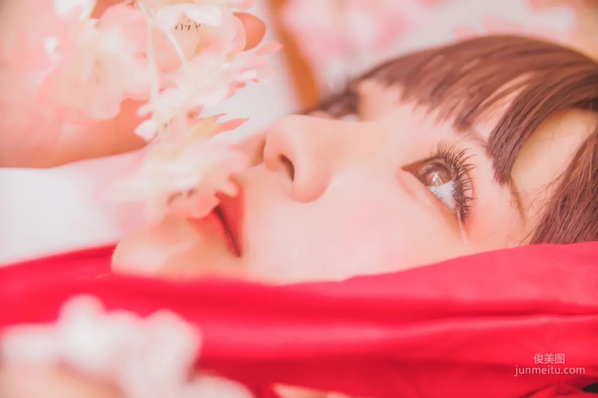 桜桃喵《靈夢 新年快樂》 [蘿莉COS] 寫真集 41