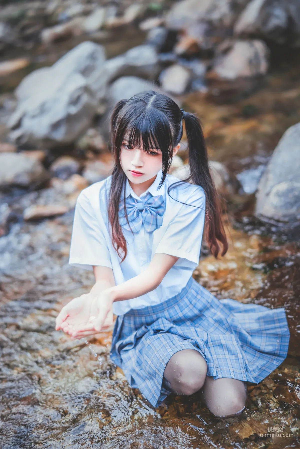 桜桃喵《校服少女COSPLAY濕身系列》 [蘿莉COS] 寫真集 7