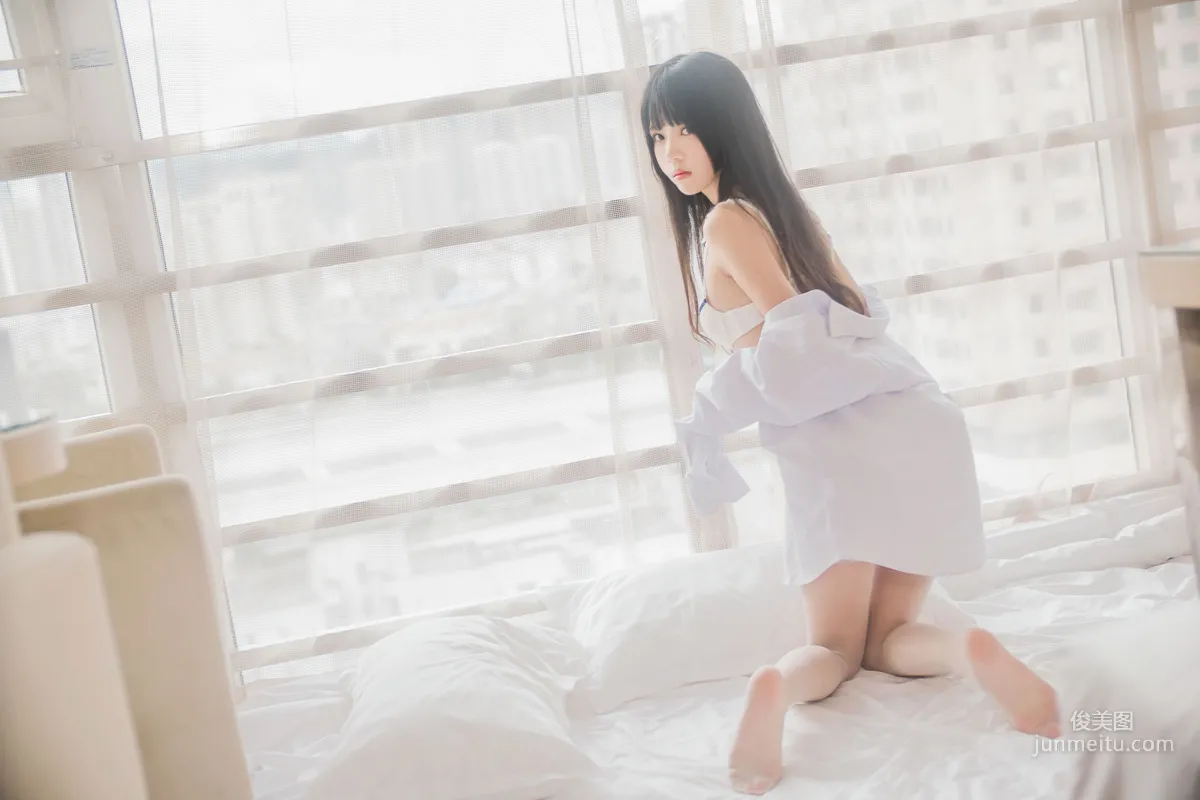 桜桃喵《桜桃未熟 - 白襯衫散發》 [蘿莉COS] 寫真集 46