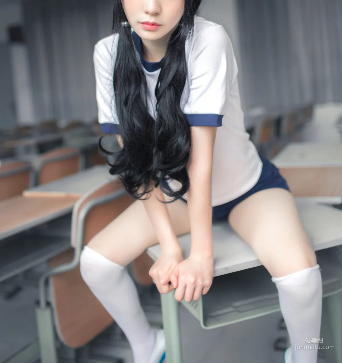 疯猫ss《体操服白丝》 [萝莉COS] 写真集11
