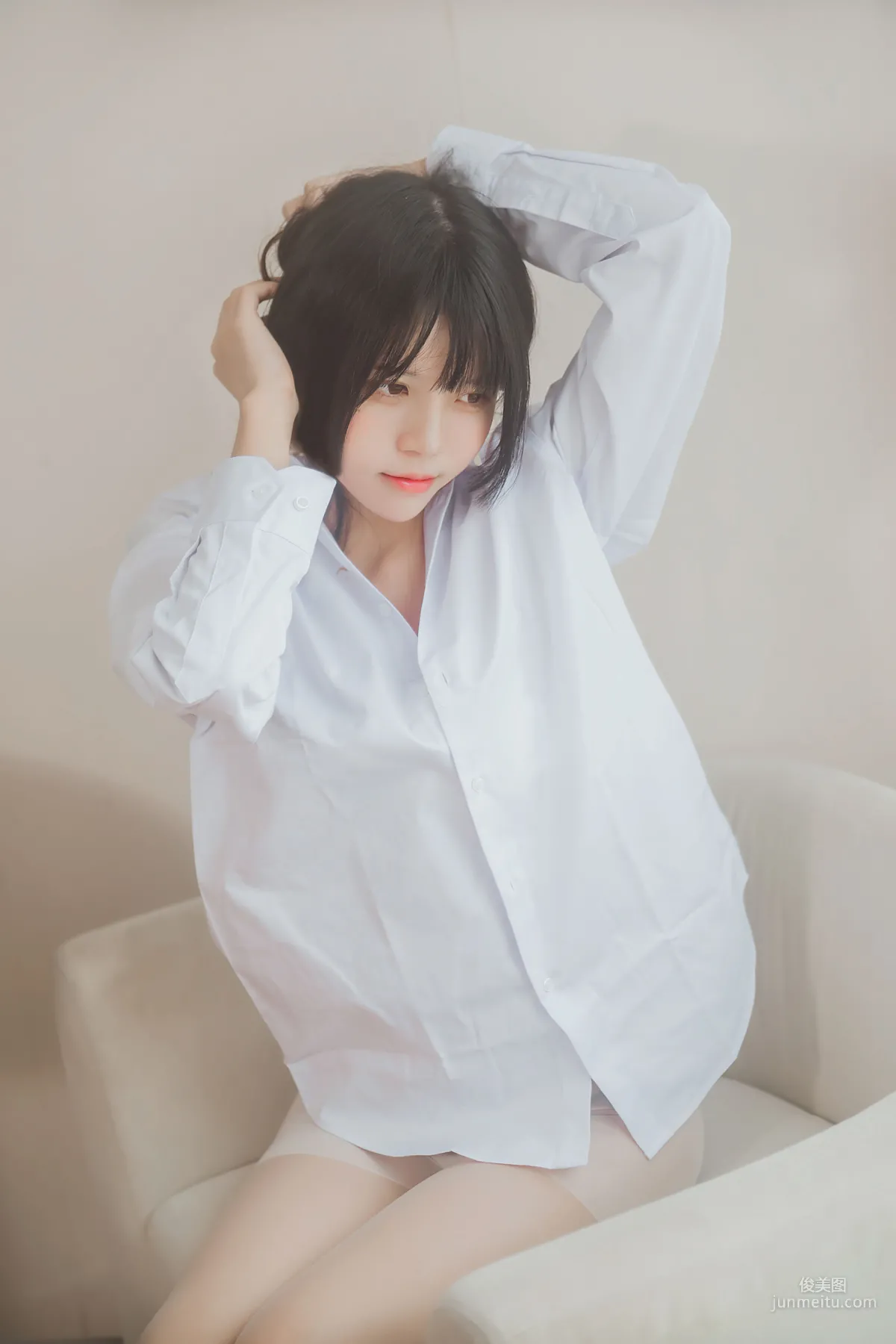 桜桃喵《桜桃未熟 - 白襯衫散發》 [蘿莉COS] 寫真集 1