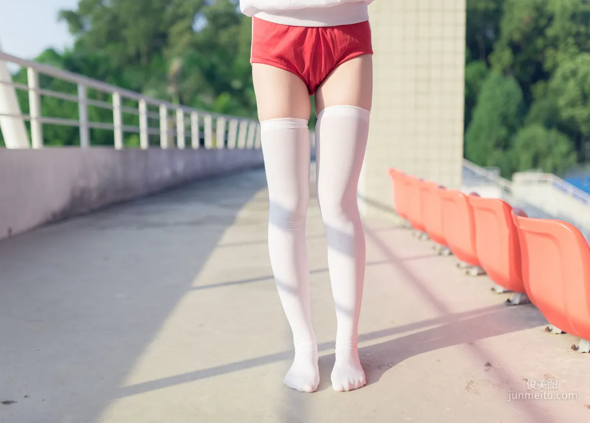 [風之領域] NO.112 運動場上的白絲體操服少女 寫真集 19