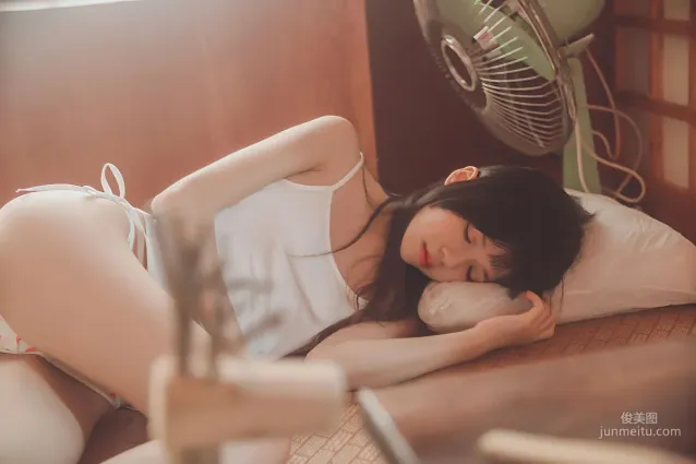 桜桃喵《小背心換水手服》 [蘿莉COS] 寫真集