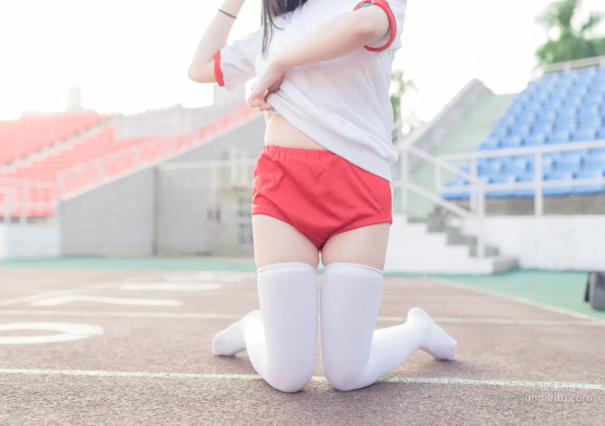 [風之領域] NO.112 運動場上的白絲體操服少女 寫真集 35