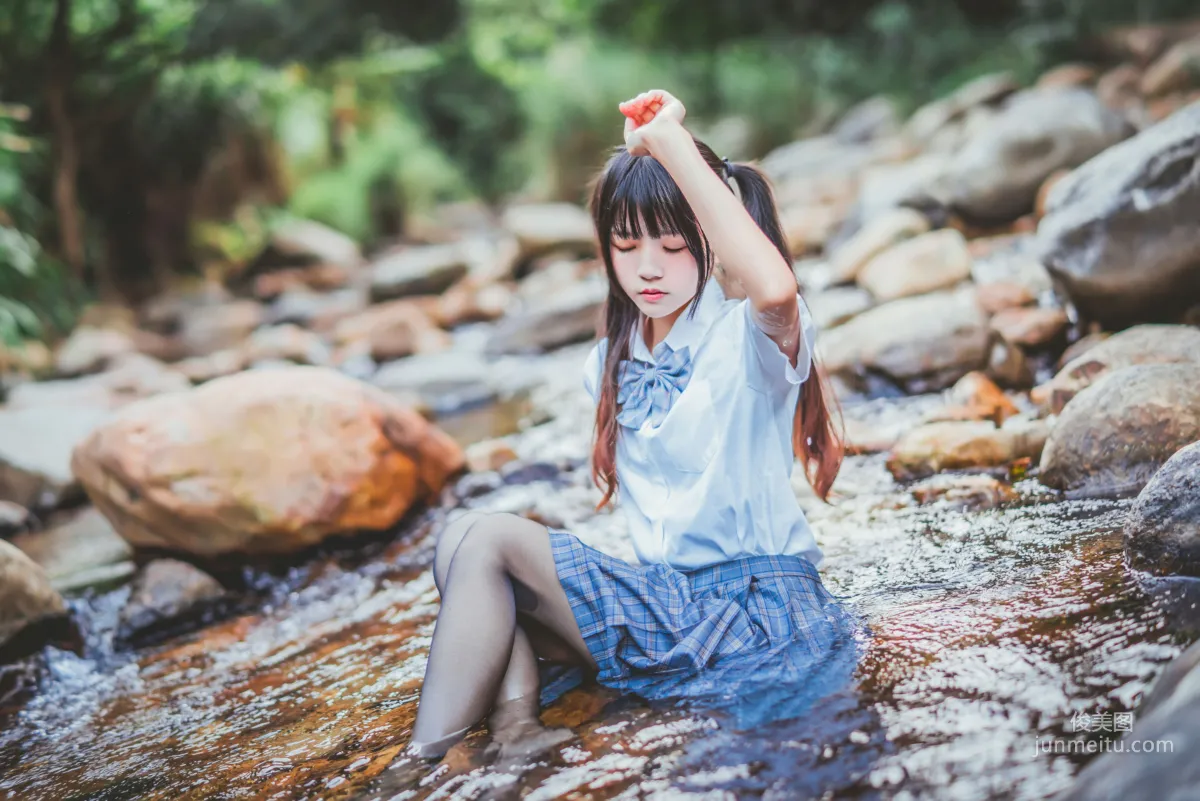 桜桃喵《校服少女COSPLAY濕身系列》 [蘿莉COS] 寫真集 18