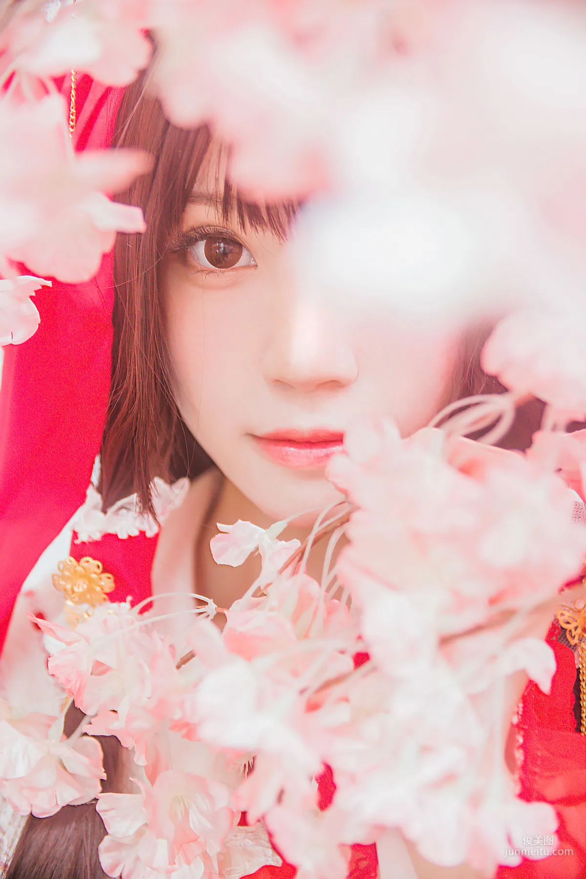 疯猫ss《灵梦》 [萝莉COS] 写真集32