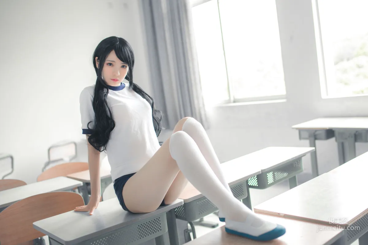 疯猫ss《体操服白丝》 [萝莉COS] 写真集15