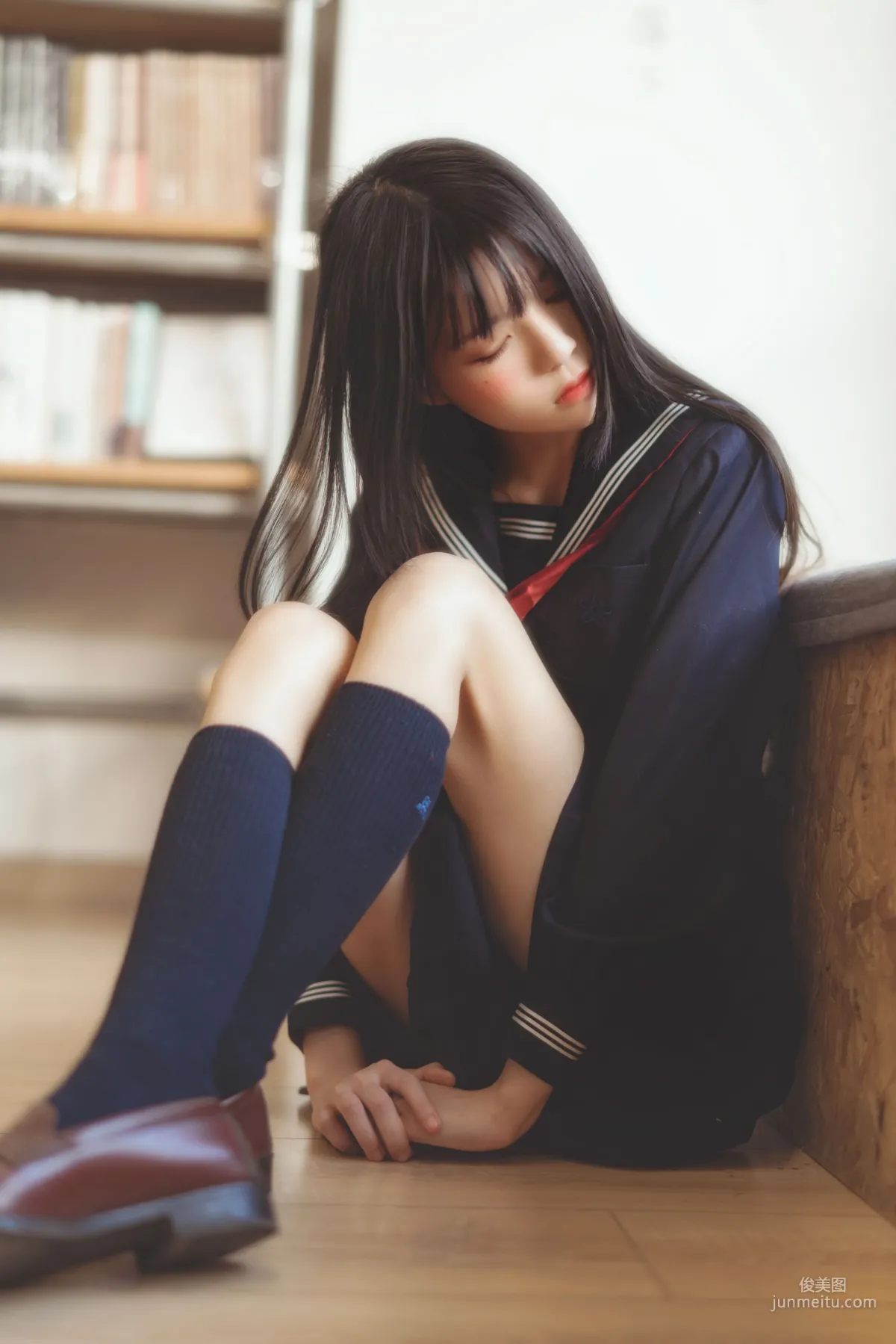 桜桃喵《(小少女)黑色水手服》 [蘿莉COS] 寫真集 39