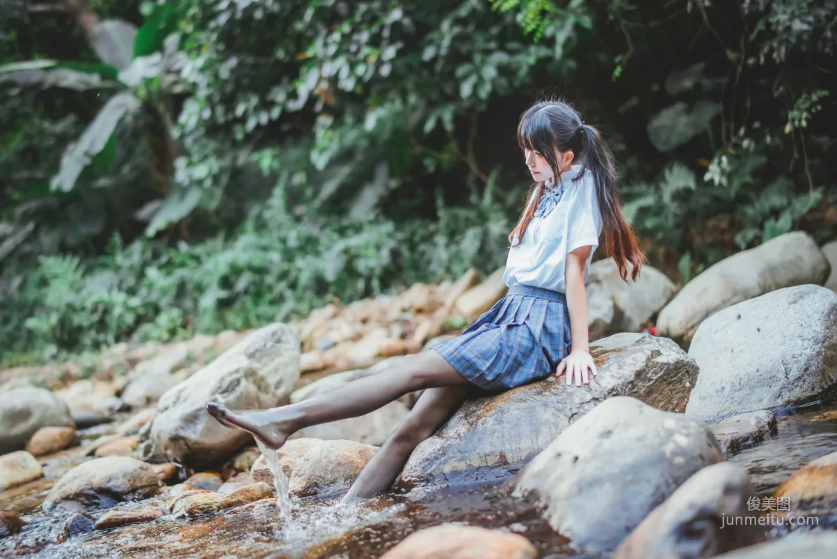 桜桃喵《校服少女COSPLAY濕身系列》 [蘿莉COS] 寫真集 29