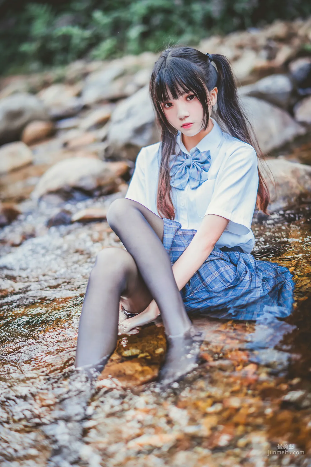 桜桃喵《校服少女COSPLAY濕身系列》 [蘿莉COS] 寫真集 17