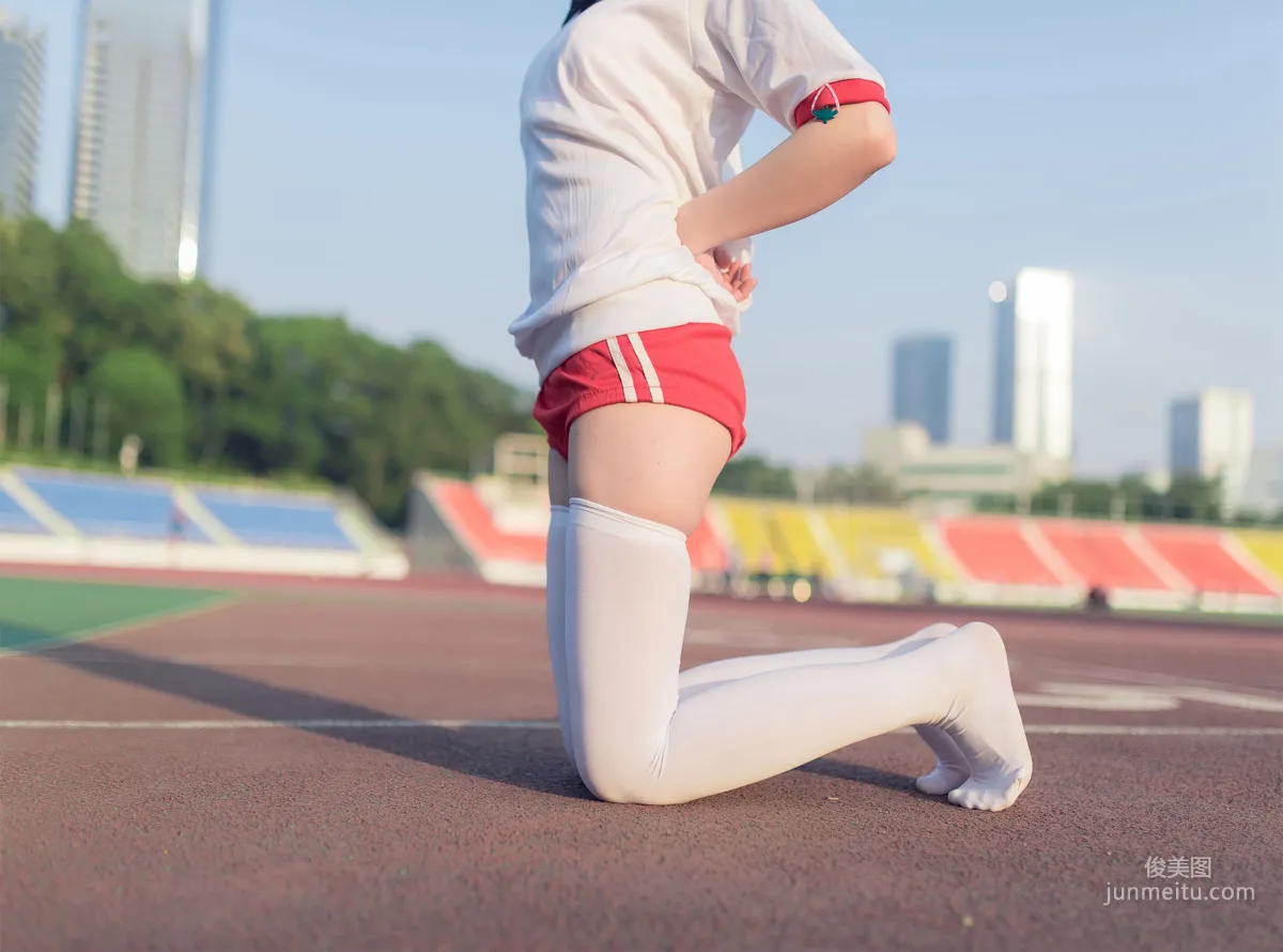 [風之領域] NO.112 運動場上的白絲體操服少女 寫真集 32