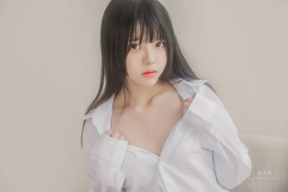 桜桃喵《桜桃未熟 - 白襯衫散發》 [蘿莉COS] 寫真集 2