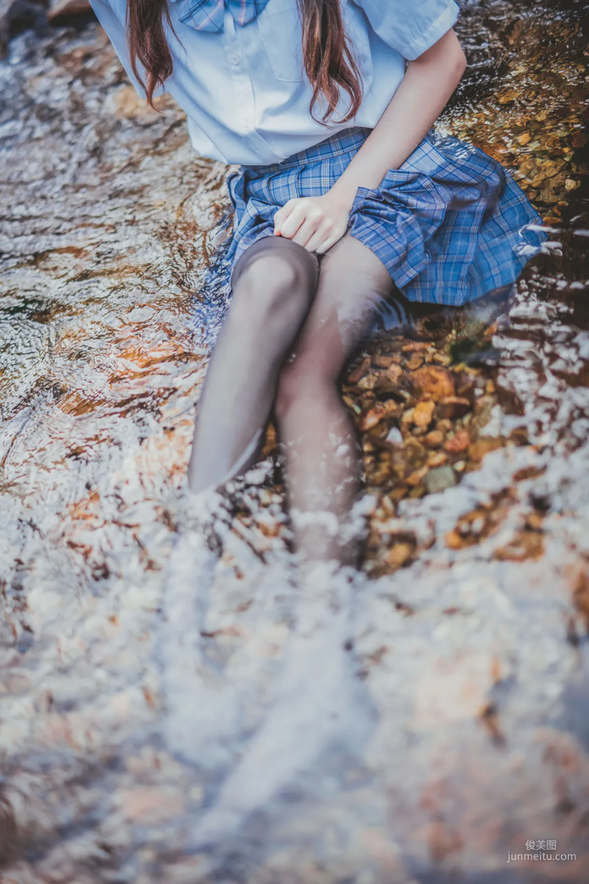 桜桃喵《校服少女COSPLAY濕身系列》 [蘿莉COS] 寫真集 15