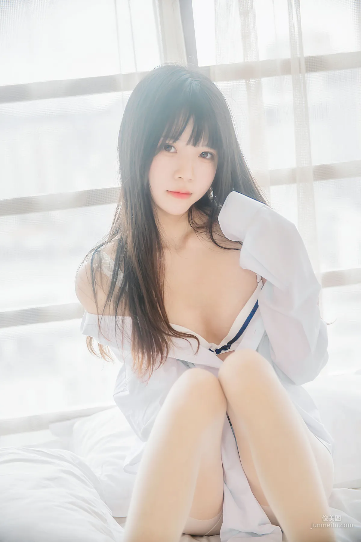 桜桃喵《桜桃未熟 - 白襯衫散發》 [蘿莉COS] 寫真集 34