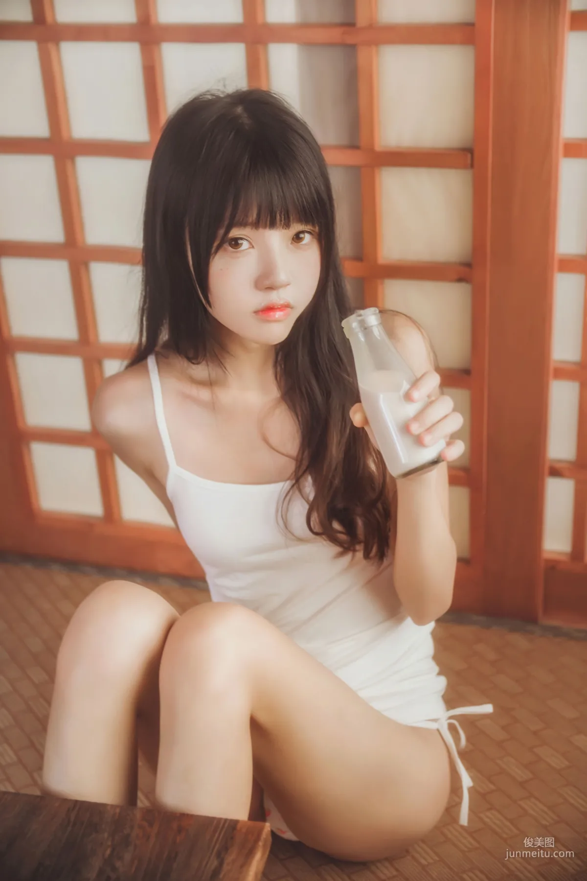 桜桃喵《小背心換水手服》 [蘿莉COS] 寫真集 35