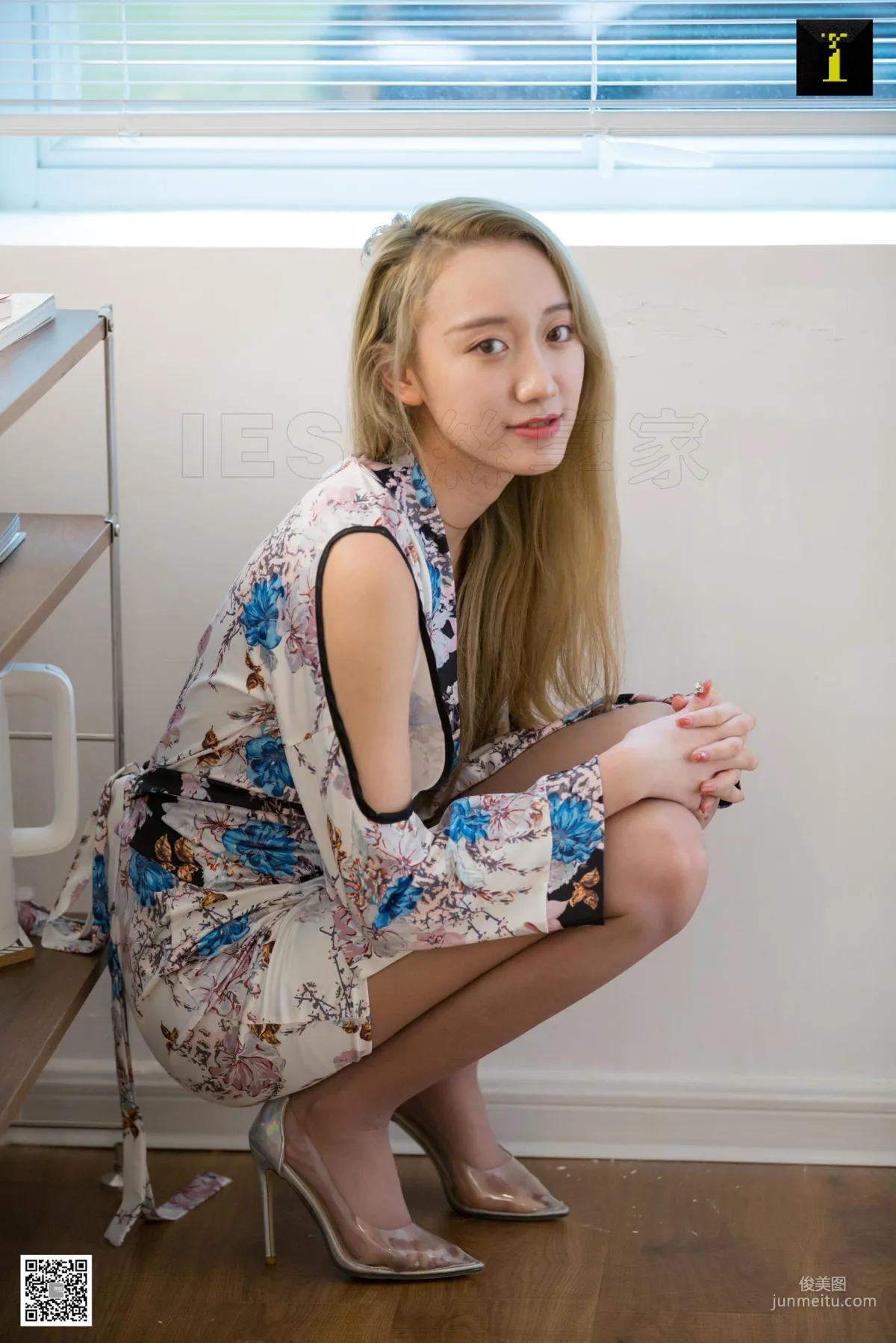 模特樂樂《樂樂的日式小短裙》[異思趣向IESS] 絲足美腿寫真集 89
