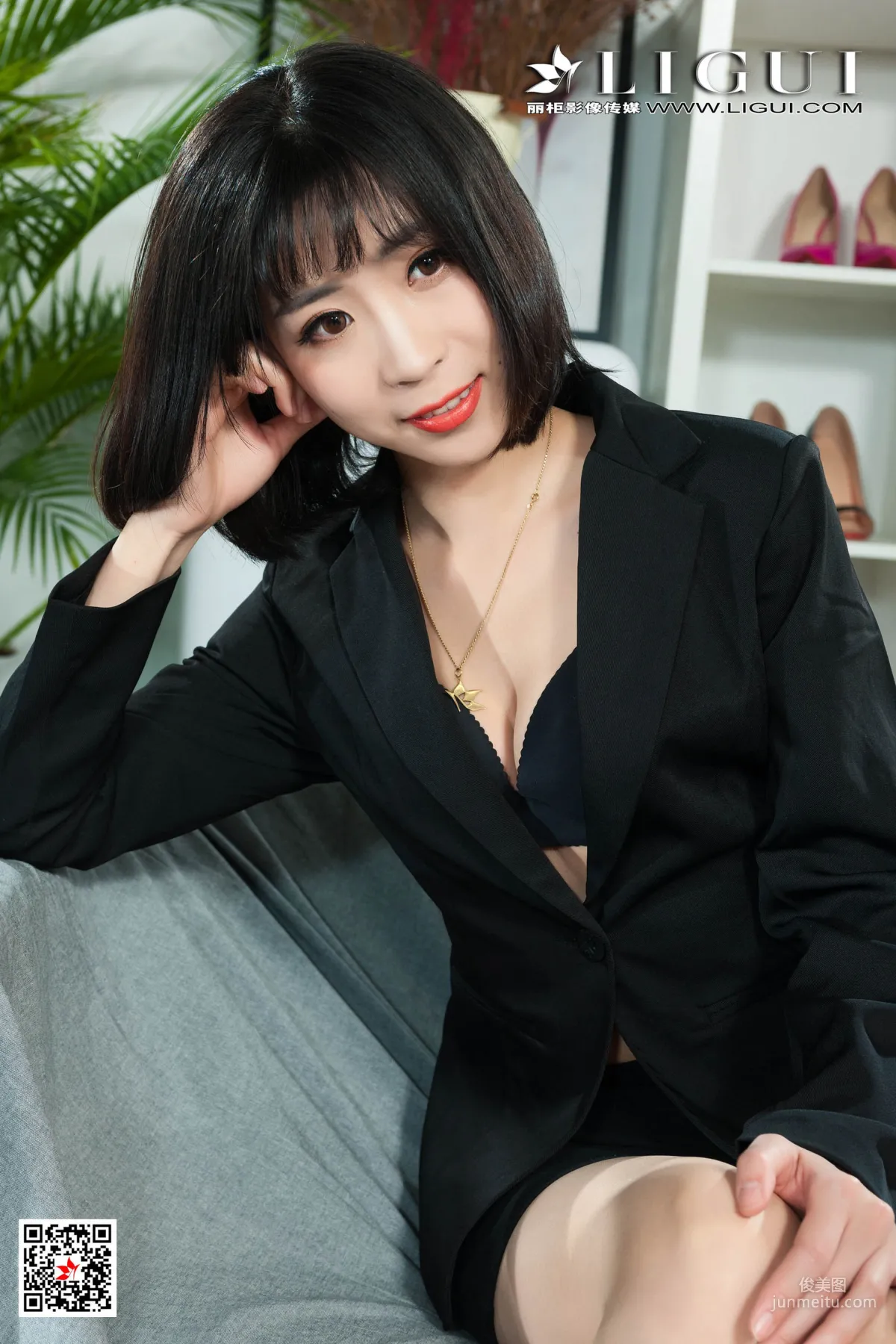 阿笙《西装OL女郎丝足》 [丽柜Ligui] 写真集6