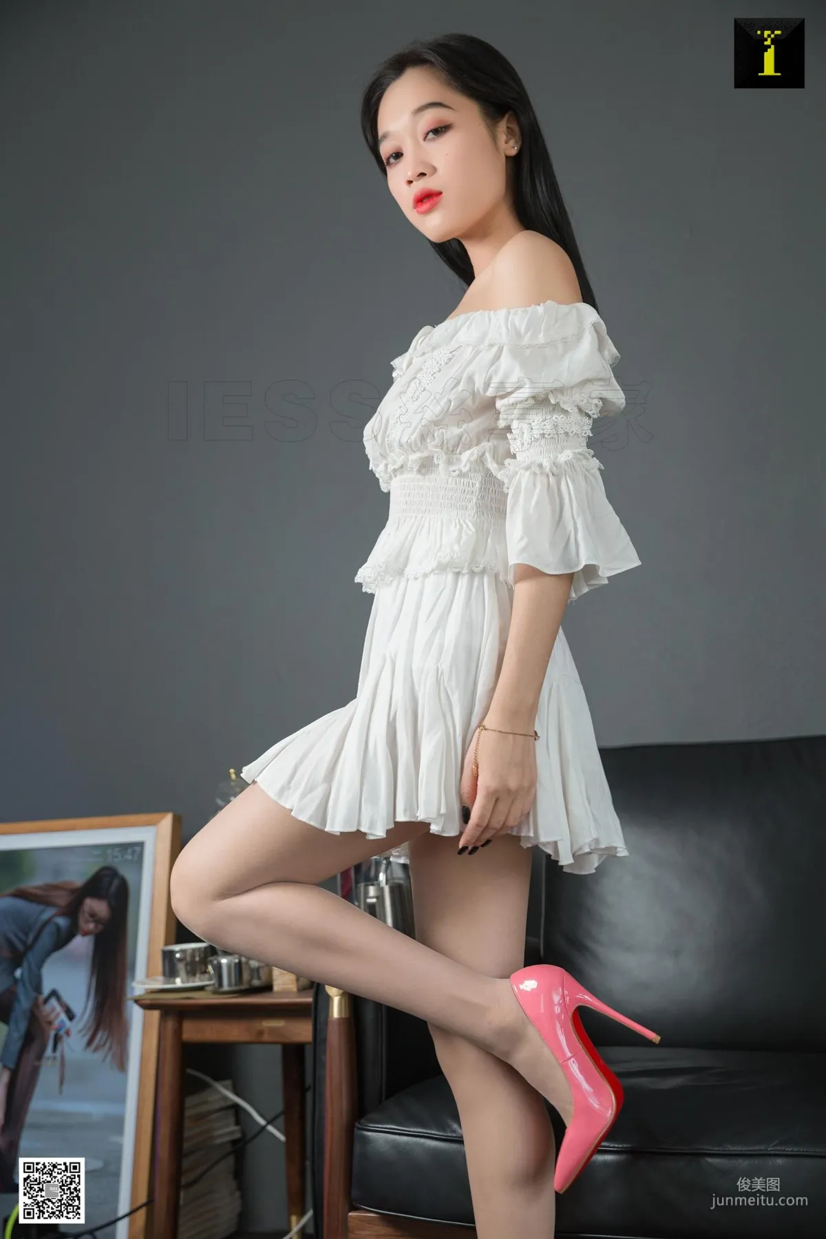 模特可樂《可樂的少女系高跟》 [異思趣向IESS] 絲足美腿寫真集 46