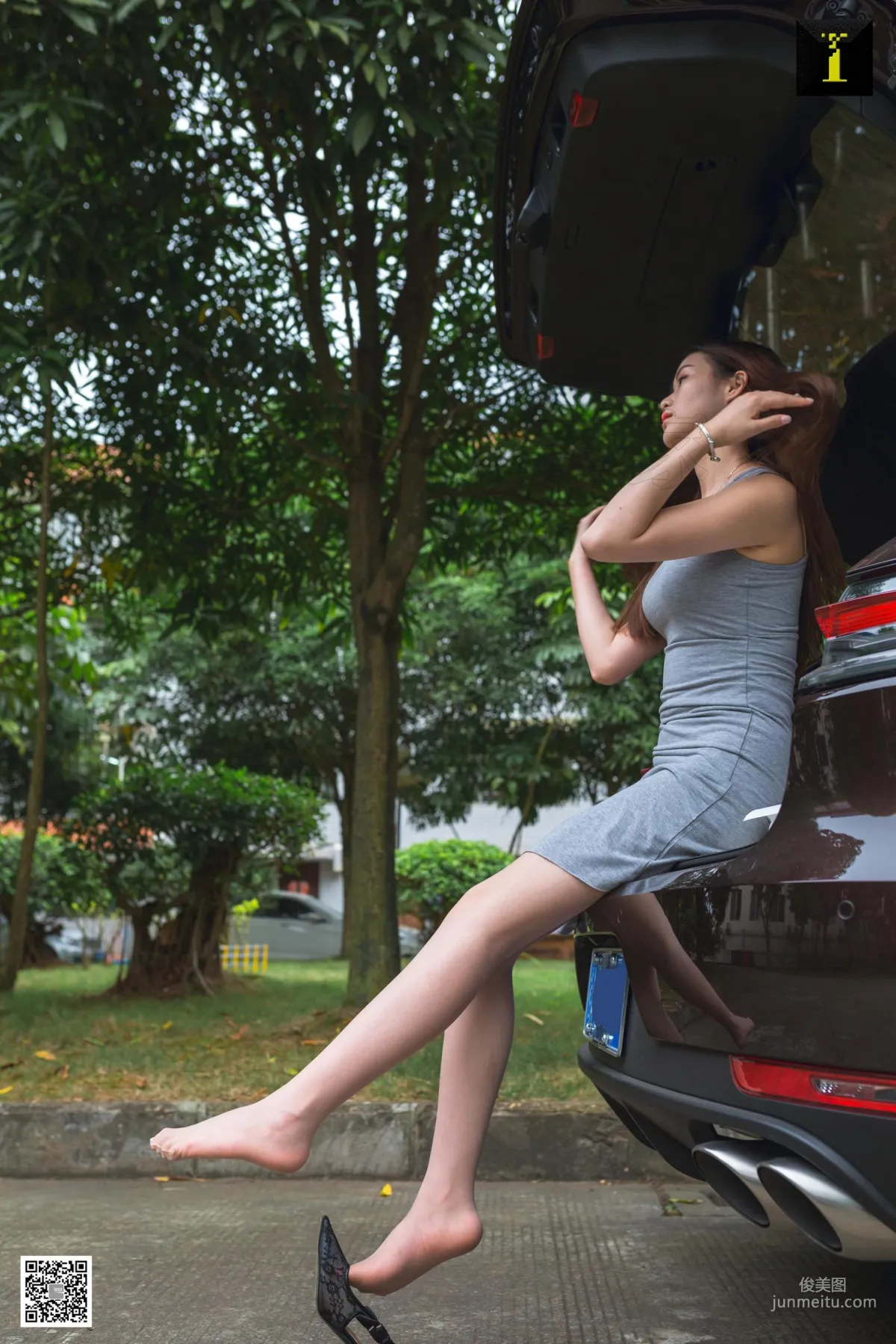 模特九妹《九妹的汽車之戀》 [異思趣向IESS] 絲足美腿寫真集 91