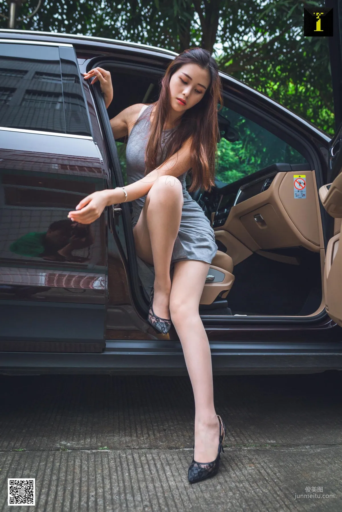 模特九妹《九妹的汽車之戀》 [異思趣向IESS] 絲足美腿寫真集 72