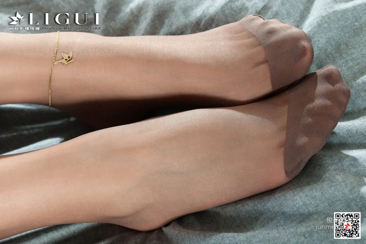 钟情《白衬衫灰丝女神》 [丽柜Ligui] 写真集80