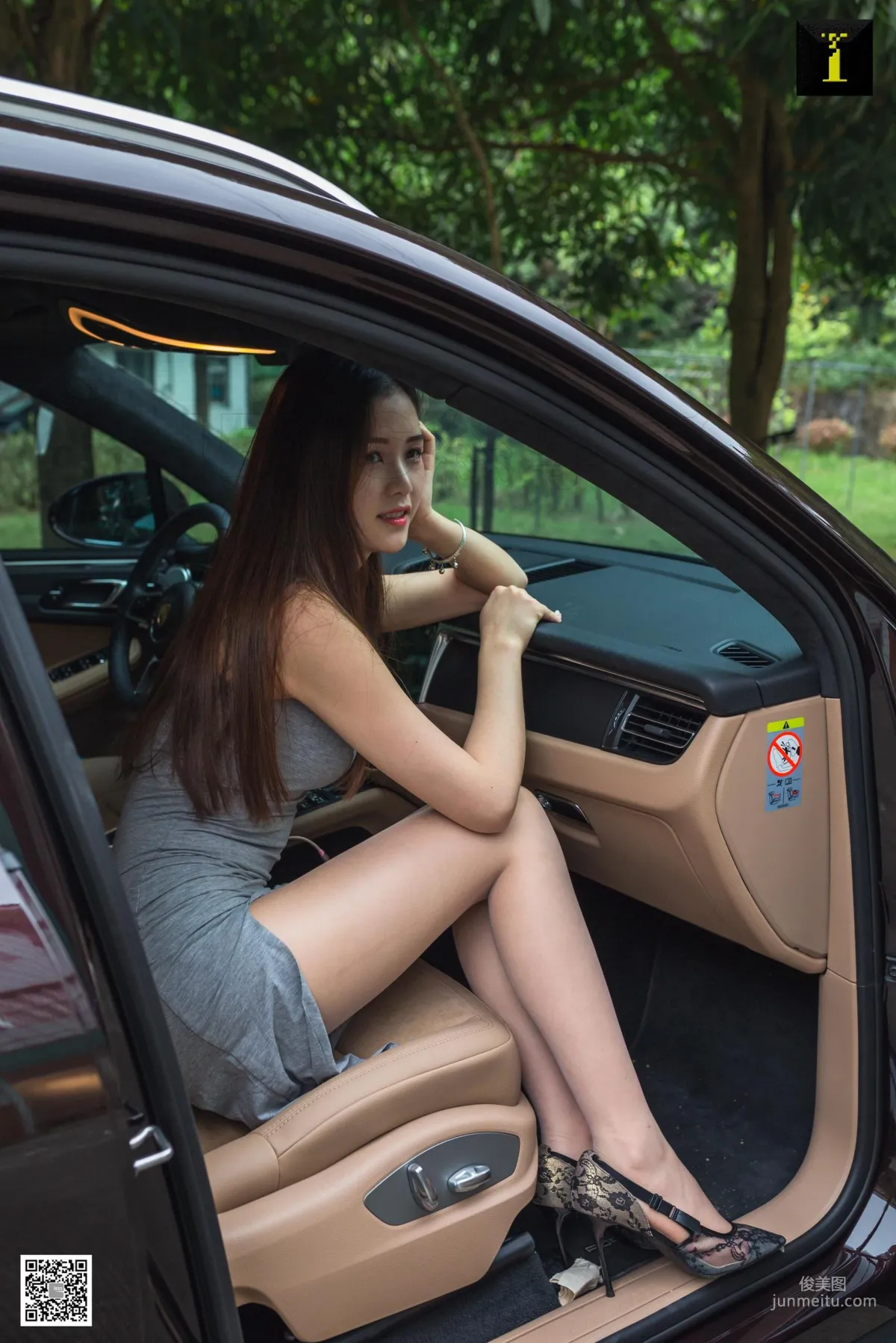 模特九妹《九妹的汽車之戀》 [異思趣向IESS] 絲足美腿寫真集 65
