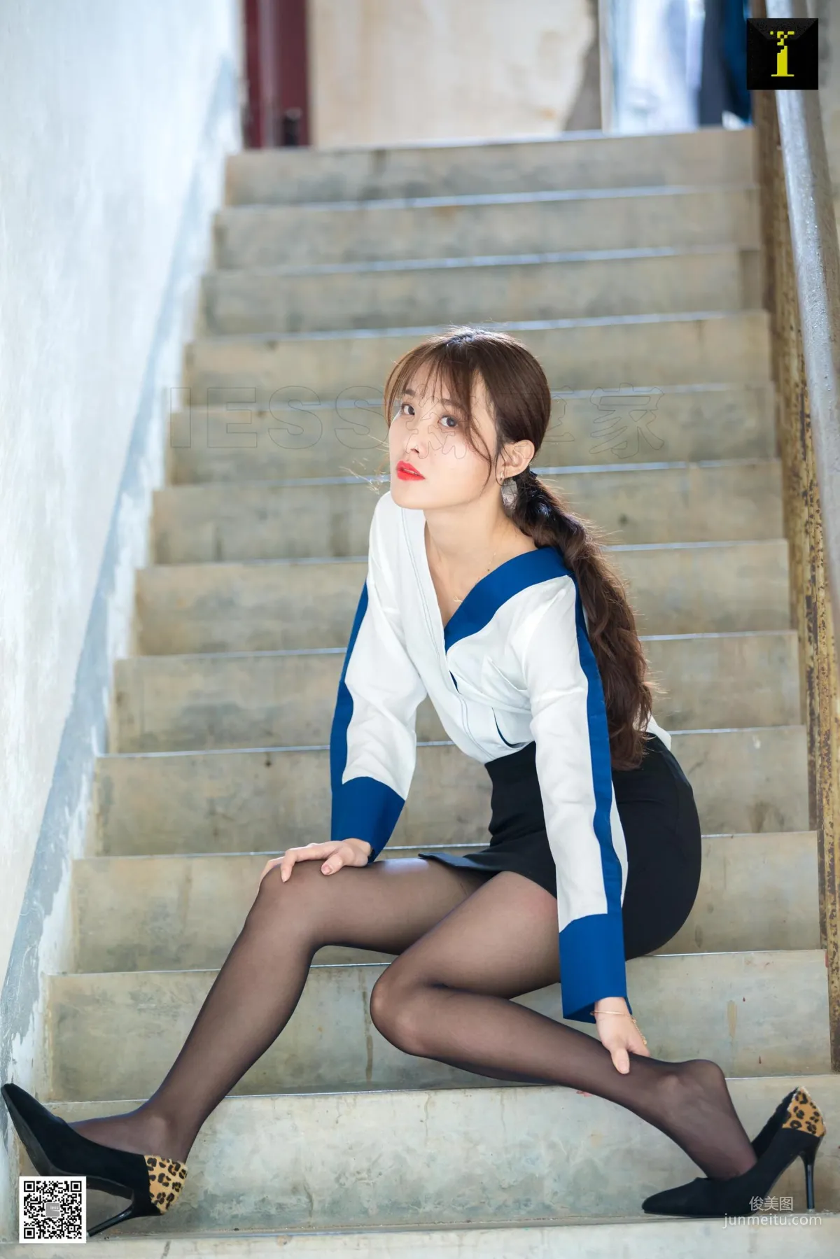 模特婉萍《婉萍的出行日记》[异思趣向IESS] 丝足美腿写真集85