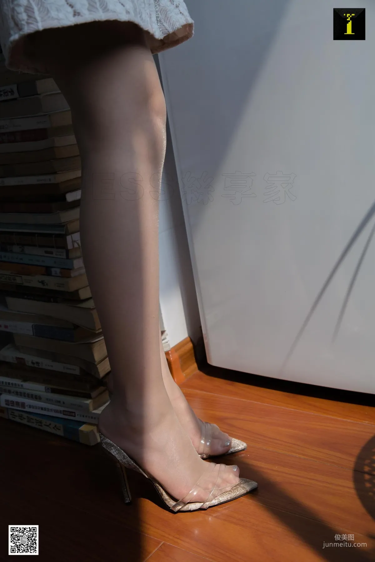 模特九妹《光與影下的九妹》 [異思趣向IESS] 絲足美腿寫真集 18