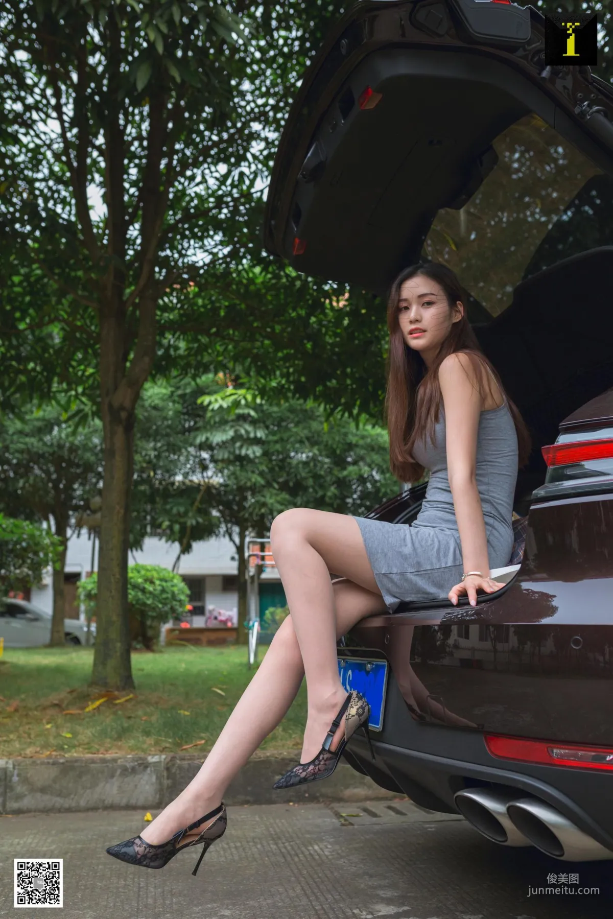 模特九妹《九妹的汽車之戀》 [異思趣向IESS] 絲足美腿寫真集 88