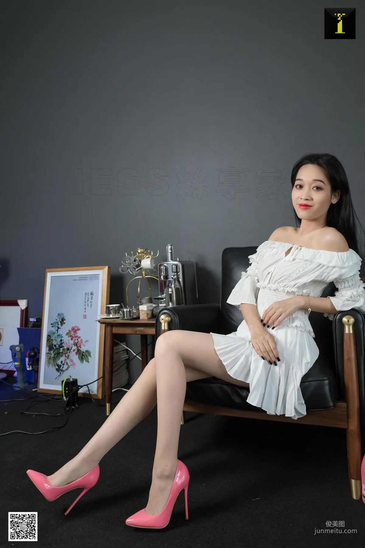 模特可樂《可樂的少女系高跟》 [異思趣向IESS] 絲足美腿寫真集 23
