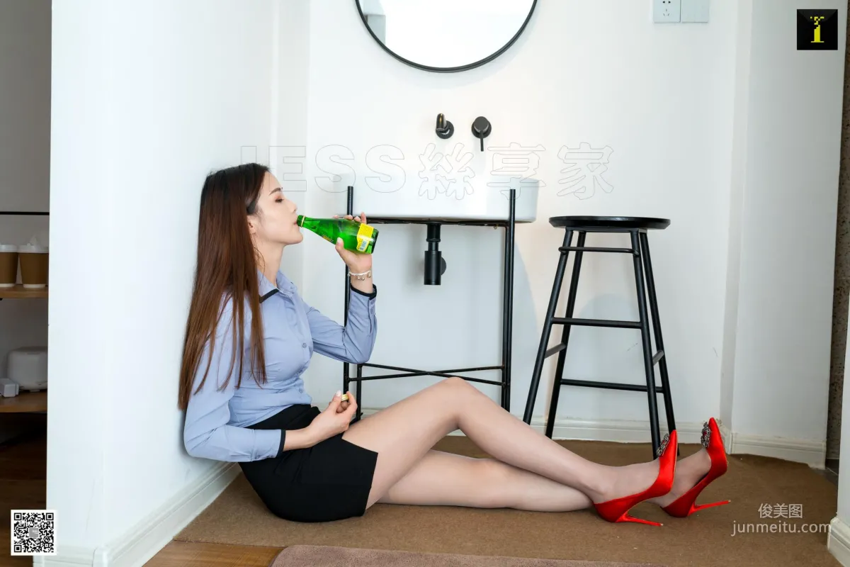模特九妹《下班後的九妹》 [異思趣向IESS] 絲足美腿寫真集 55