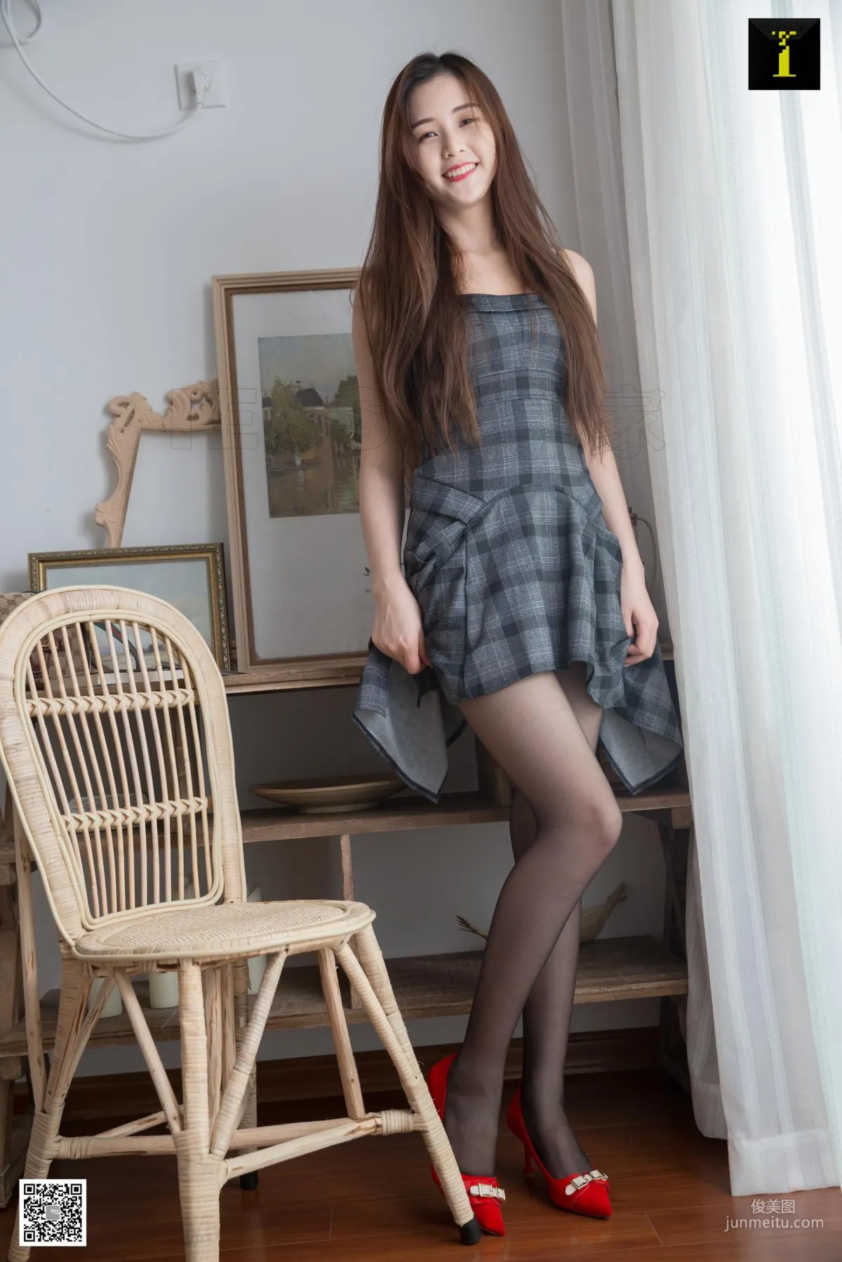 模特九妹《九妹的紅鞋格子裙》 [異思趣向IESS] 絲足美腿寫真集 20
