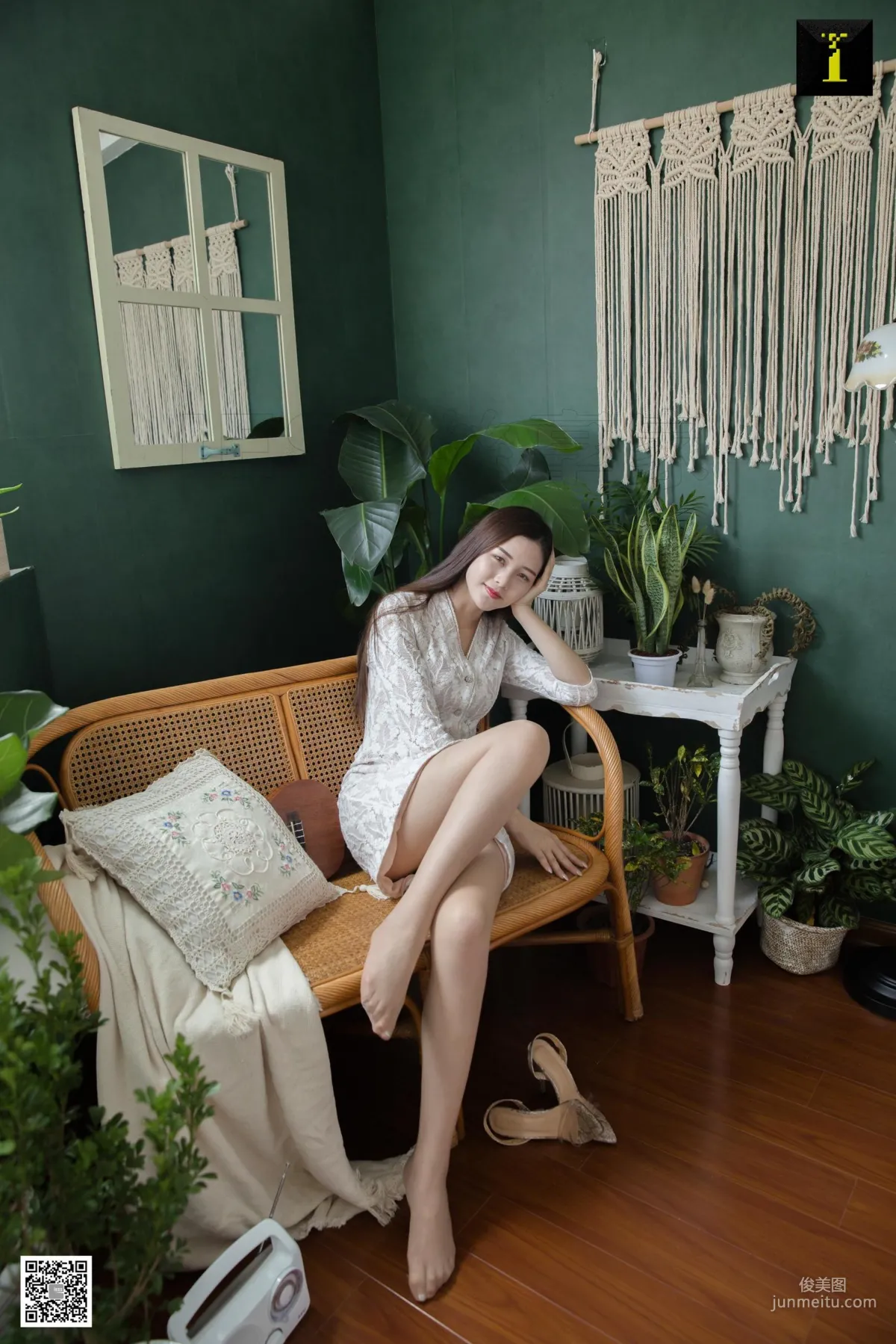 模特九妹《光與影下的九妹》 [異思趣向IESS] 絲足美腿寫真集 27