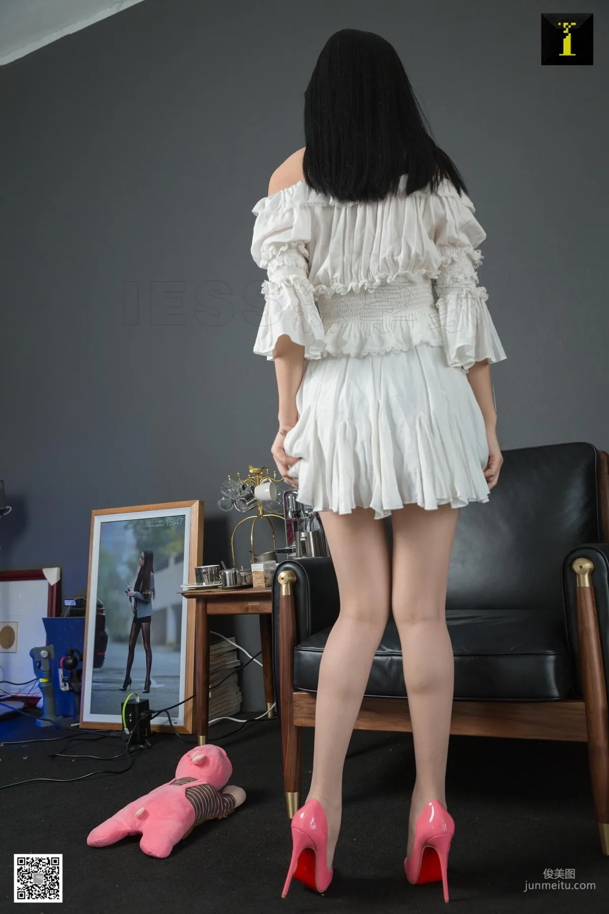 模特可樂《可樂的少女系高跟》 [異思趣向IESS] 絲足美腿寫真集 50