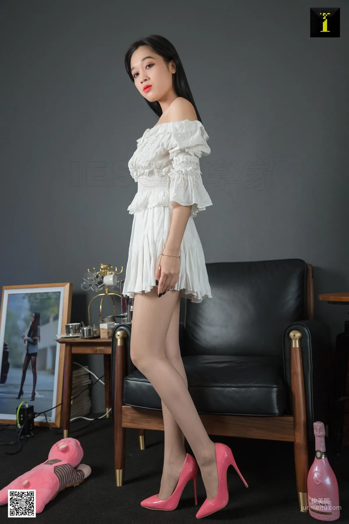 模特可樂《可樂的少女系高跟》 [異思趣向IESS] 絲足美腿寫真集 47