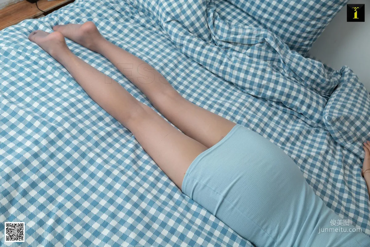 模特婉萍《蓝蓝的婉萍》[异思趣向IESS] 丝足写真集5