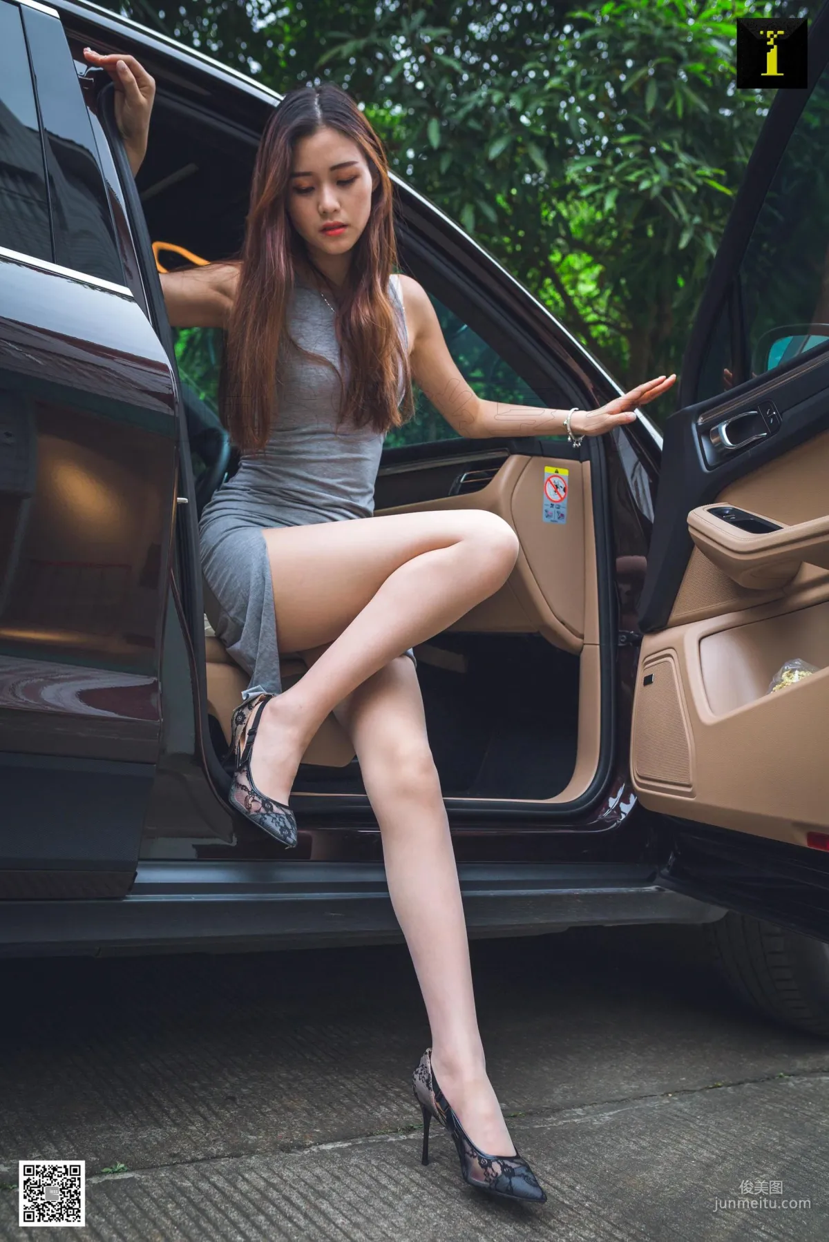 模特九妹《九妹的汽車之戀》 [異思趣向IESS] 絲足美腿寫真集 71