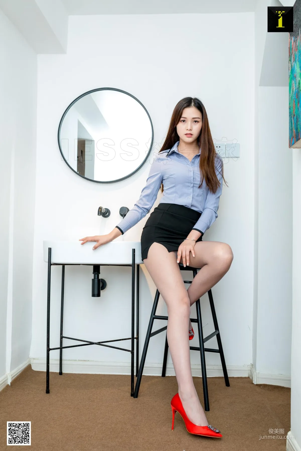 模特九妹《下班後的九妹》 [異思趣向IESS] 絲足美腿寫真集 21