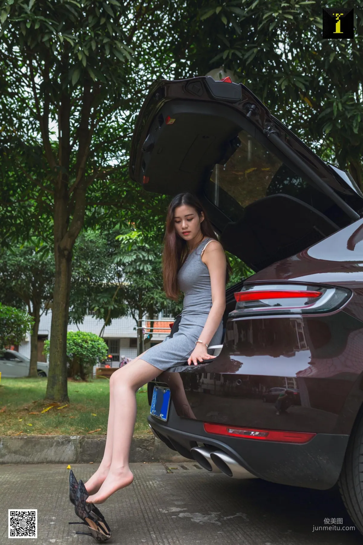 模特九妹《九妹的汽車之戀》 [異思趣向IESS] 絲足美腿寫真集 90