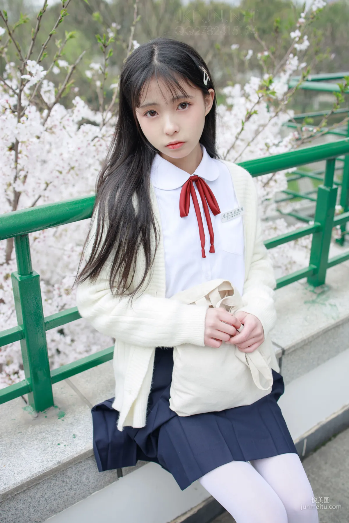 甜米《純純的白絲學妹》 [森蘿财團] JKFUN-001 蘿莉絲襪寫真集 82