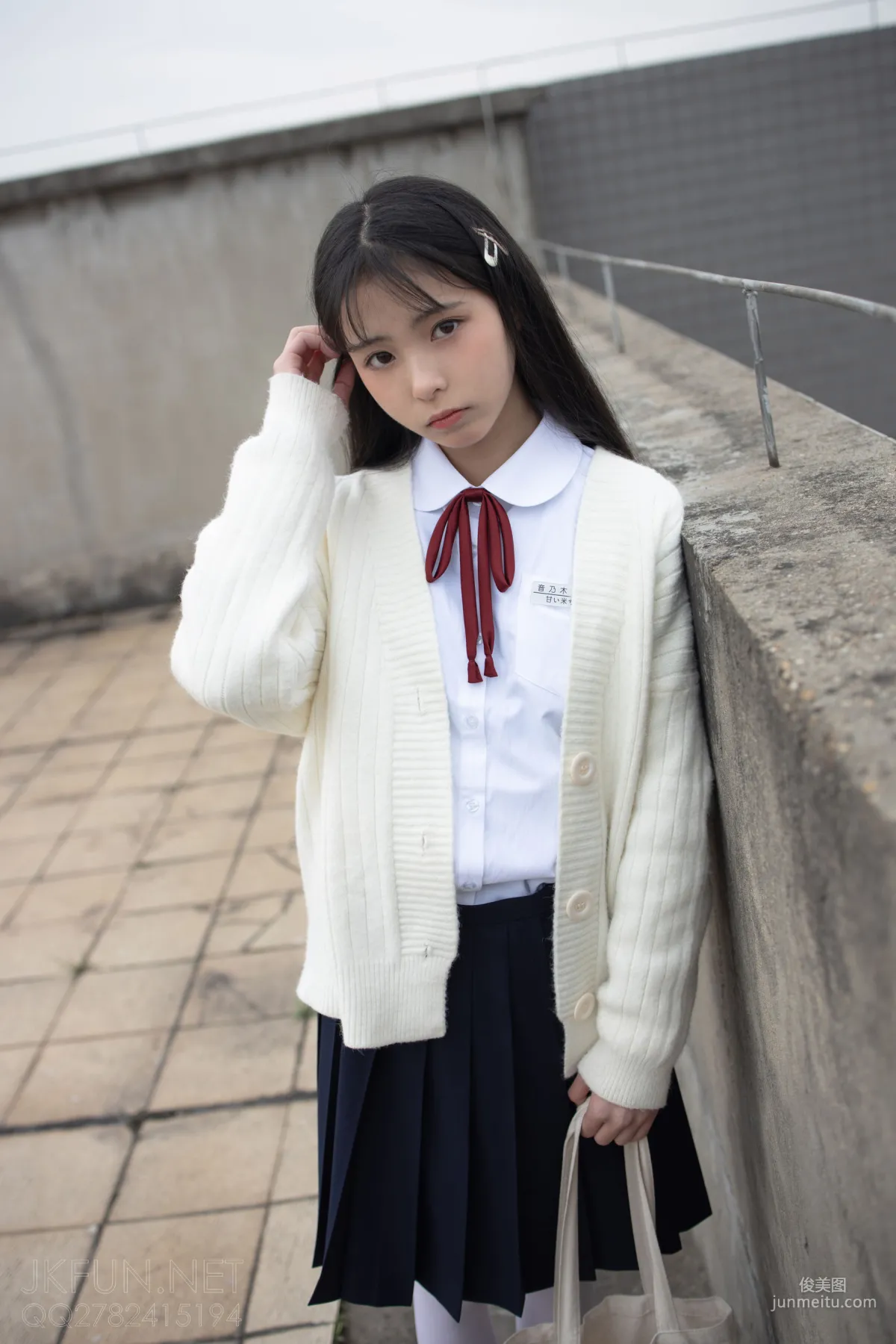 甜米《純純的白絲學妹》 [森蘿财團] JKFUN-001 蘿莉絲襪寫真集 32