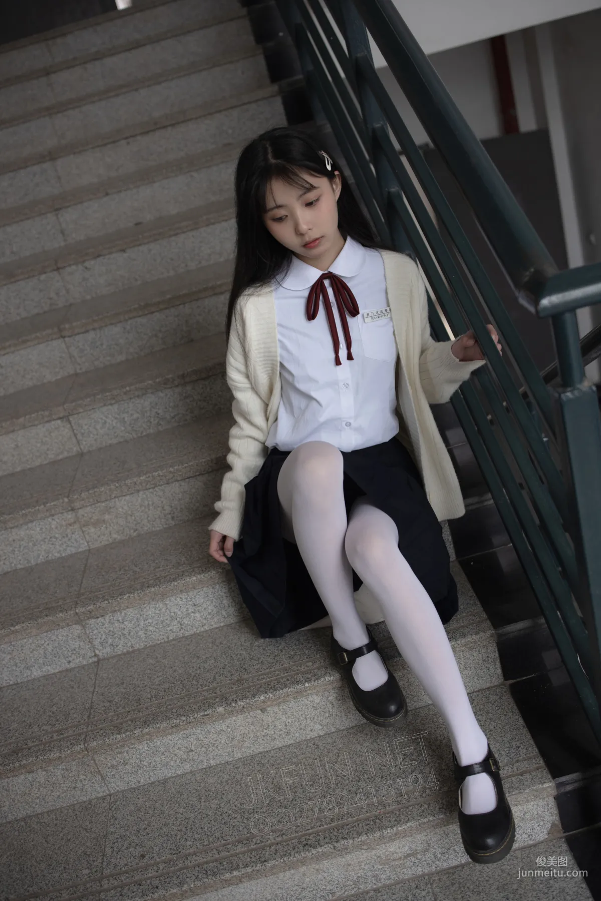 甜米《純純的白絲學妹》 [森蘿财團] JKFUN-001 蘿莉絲襪寫真集 36
