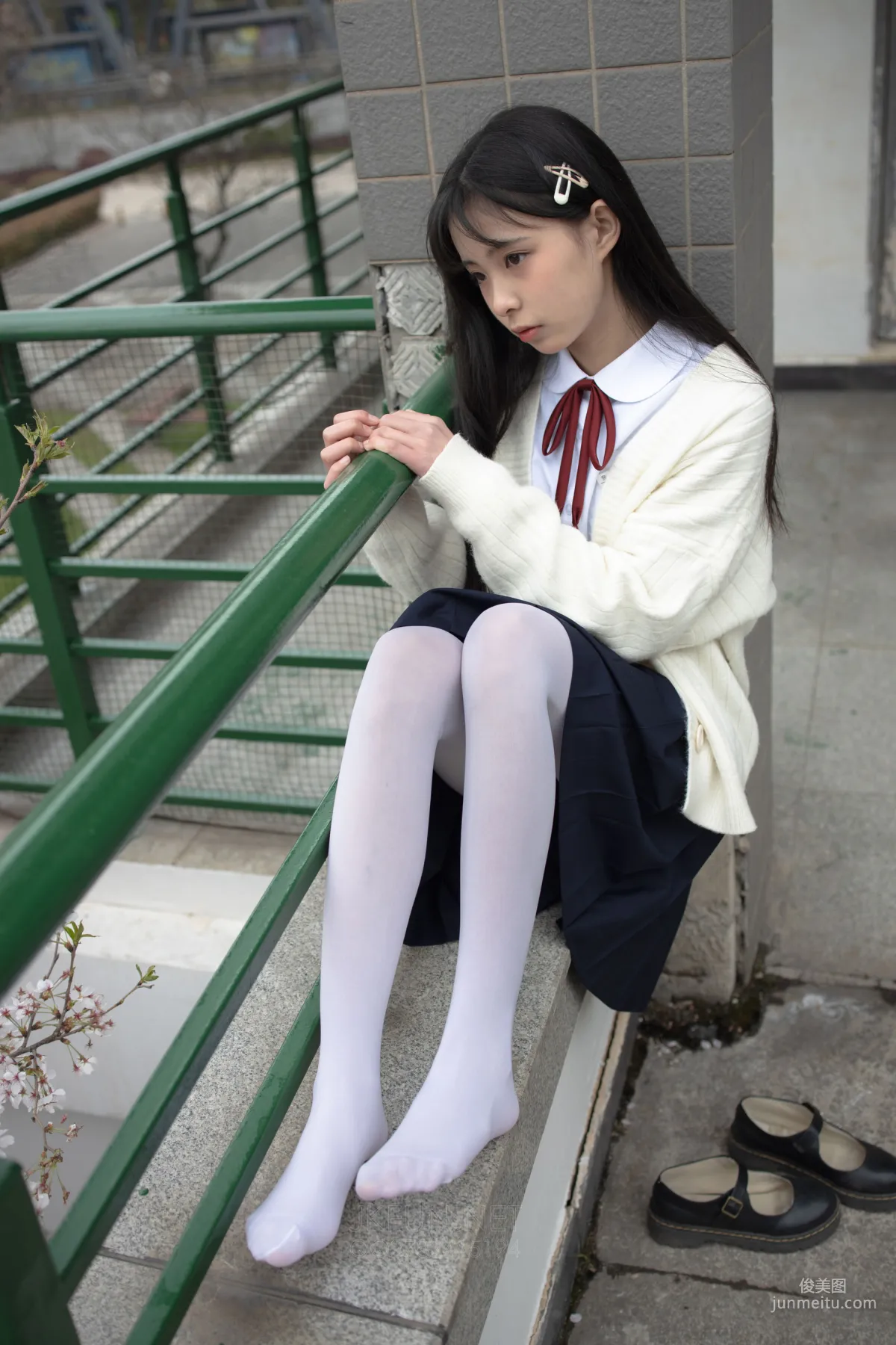 甜米《純純的白絲學妹》 [森蘿财團] JKFUN-001 蘿莉絲襪寫真集 57