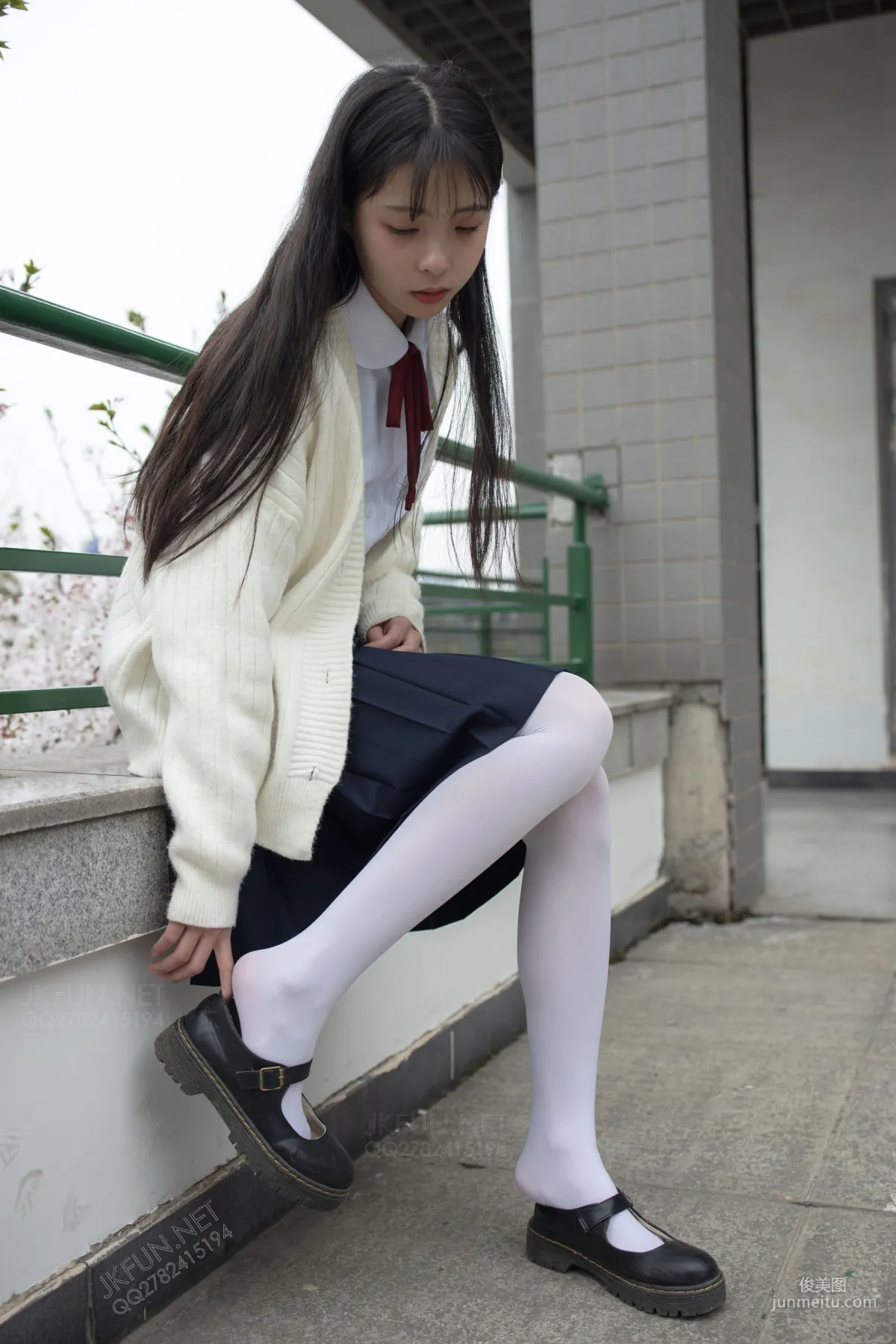 甜米《純純的白絲學妹》 [森蘿财團] JKFUN-001 蘿莉絲襪寫真集 72