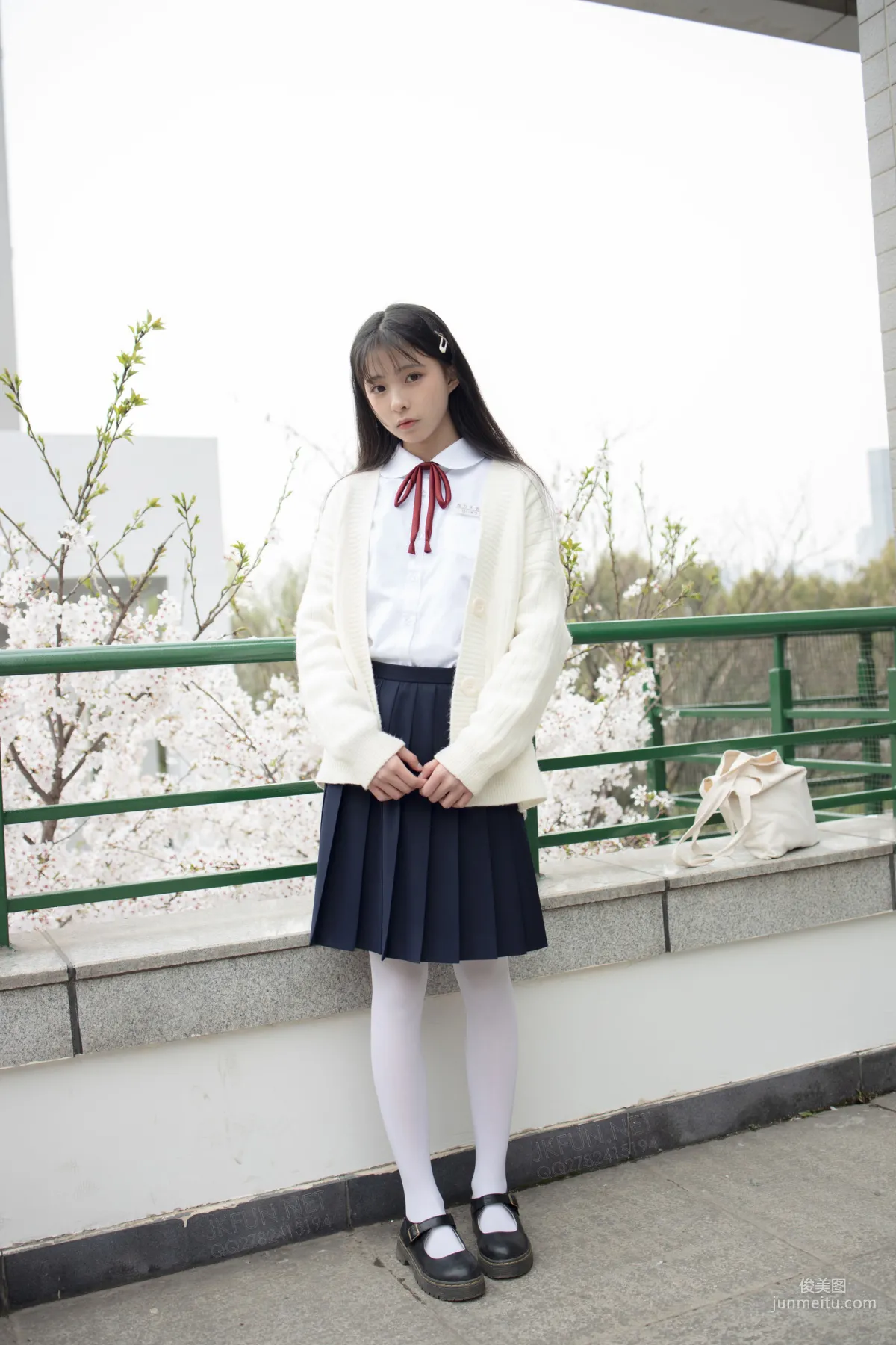 甜米《純純的白絲學妹》 [森蘿财團] JKFUN-001 蘿莉絲襪寫真集 116