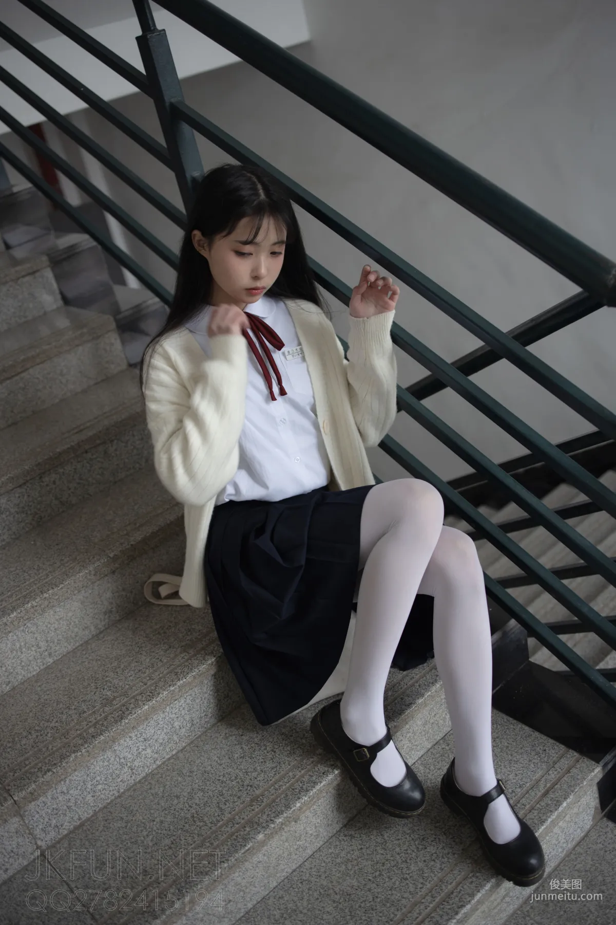 甜米《純純的白絲學妹》 [森蘿财團] JKFUN-001 蘿莉絲襪寫真集 39
