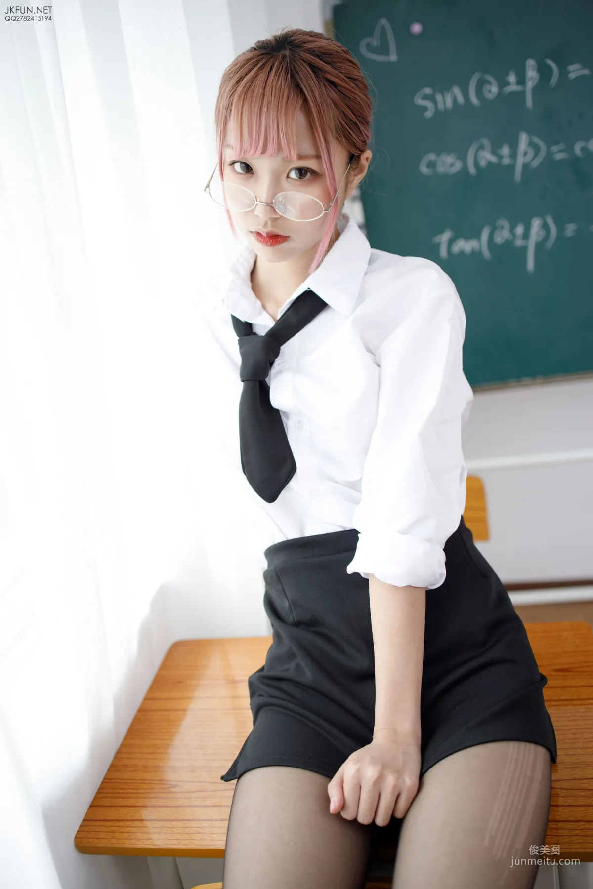 《20D制服黑絲肉絲吊帶襪》 [森蘿财團] JKFUN-011 寫真集 96